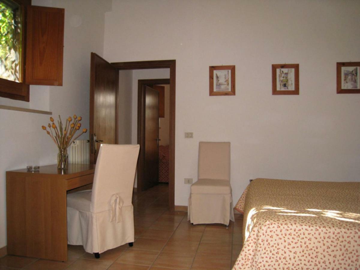 Rugiada Rooms Rivotorto Rum bild